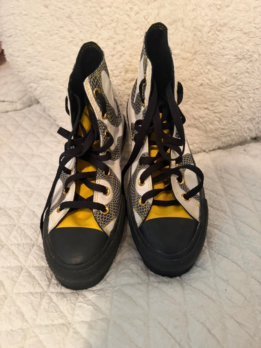Taylor swift High-Top Canvas Sneakers with Black Snake Print - White/Yellow - Picture 2 of 3